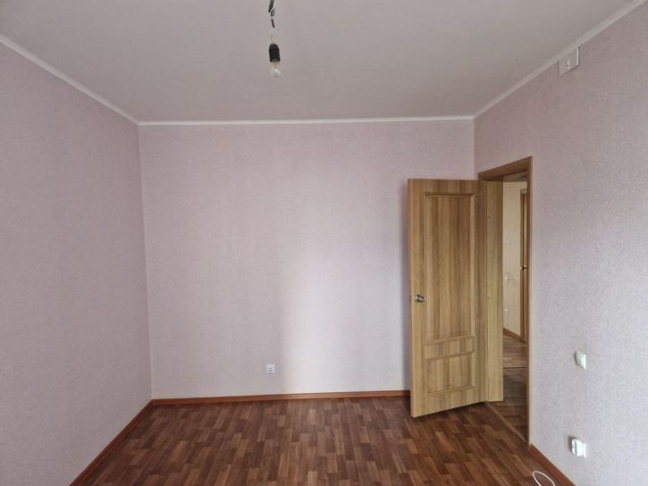 2-комн квартира Домостроителей ул., 5