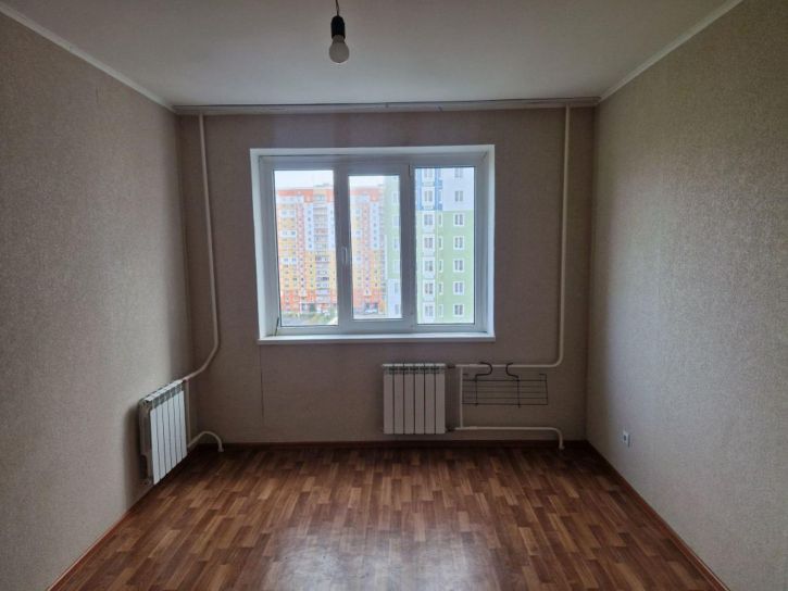 2-комн квартира Домостроителей ул., 5