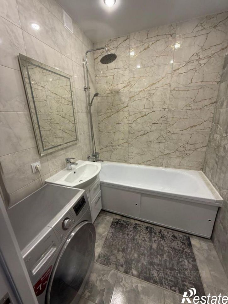 3-комн квартира улица Евгения Клевцова, 6,  д. 6