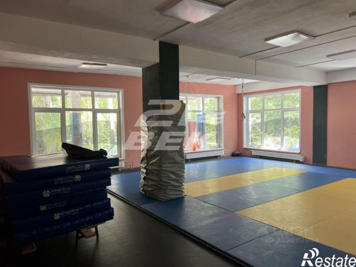 Помещение свободного назначения ул Комарова, 8,  д. 8