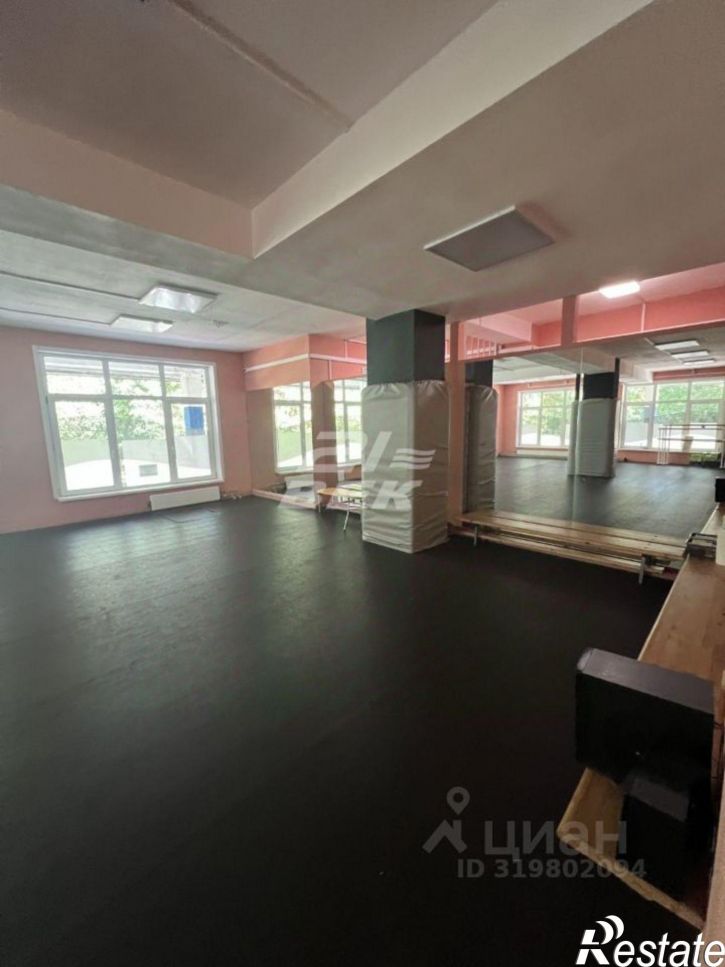 Помещение свободного назначения ул Комарова, 8,  д. 8