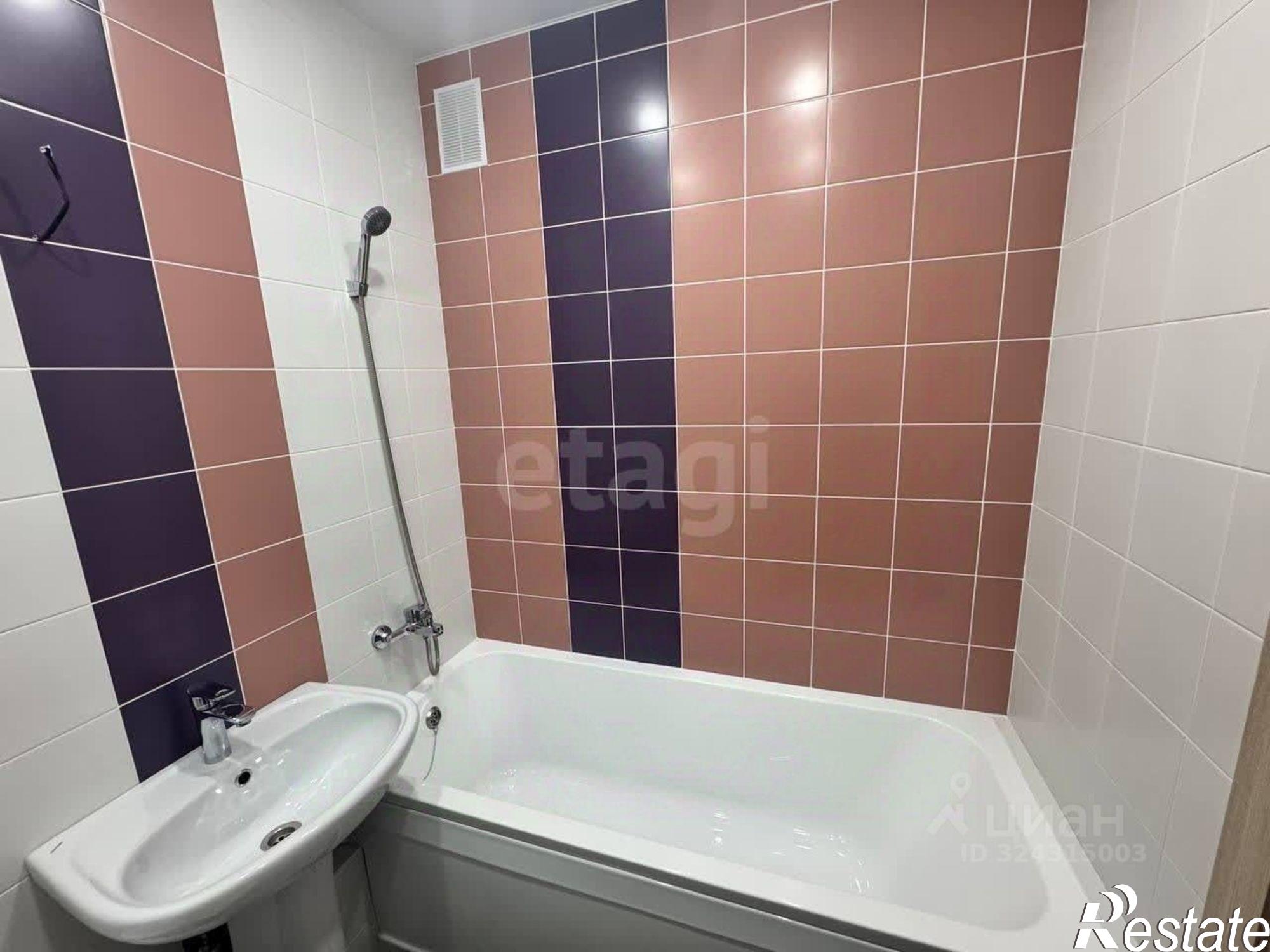 Купить квартиру за 5 637 920 рублей на ул Энгельса, 115А/1