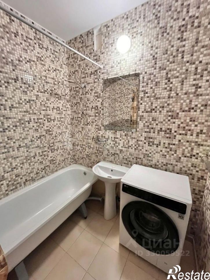 2-комн квартира улица Домостроителей, 2,  д. 2