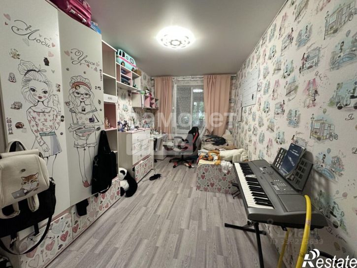 4-комн квартира ул Серегина, 37,  д. 37